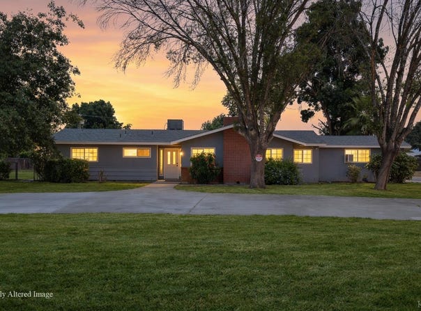 842 S Lemoore Avenue, Lemoore, CA 93245
