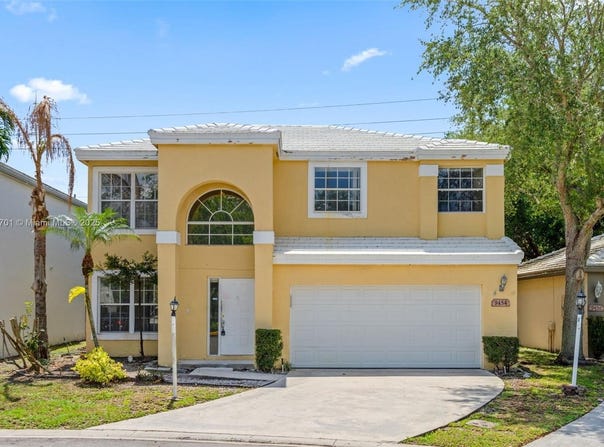 9454 NW 8th Cir, Plantation, FL 33324