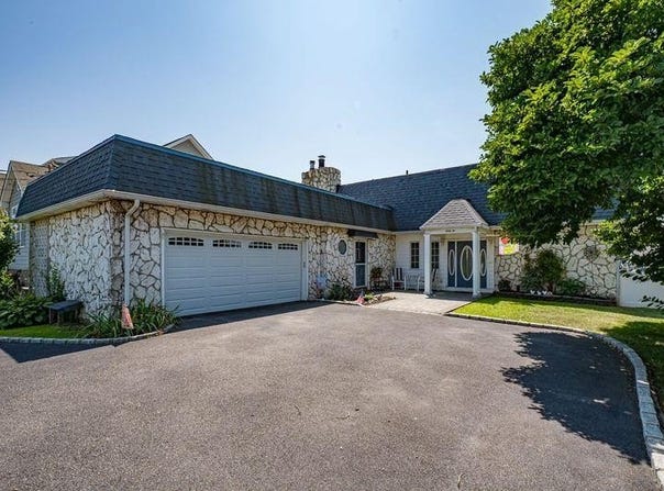 66 Lighthouse Road, Babylon, NY 11702