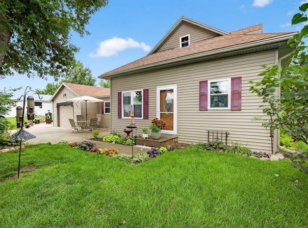 1806 Main Street, Granger, IA 50109