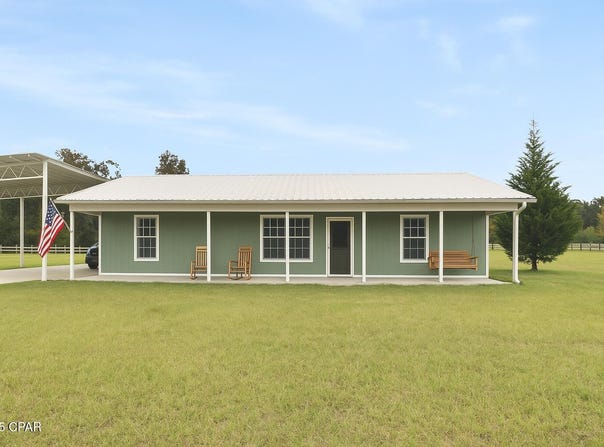 5604 Hale Circle, Bascom, FL 32423