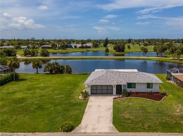 15 Oakland Hills Place, Rotonda West, FL 33947