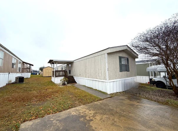 60 Creston Lake, San Antonio, TX 78233
