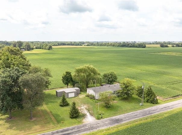 200 Spangle Road W, Staunton, IL 62088