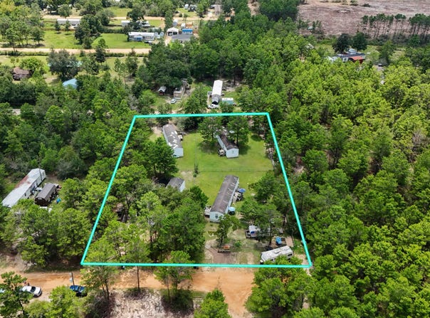 143 W Honeysuckle Street, DeFuniak Springs, FL 32433