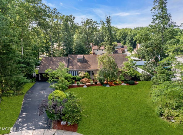 19 Ellen Circle, Old Bridge, NJ 08857