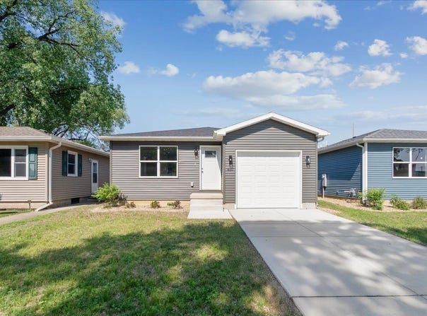 610 Wallgate Avenue, Waterloo, IA 50701