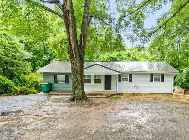 1700 Old Hollow Road, Walkertown, NC 27051