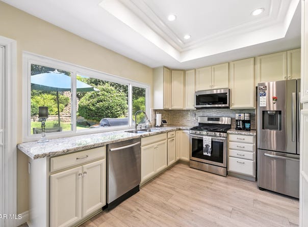 2063 Woodglen Street, Simi Valley, CA 93065