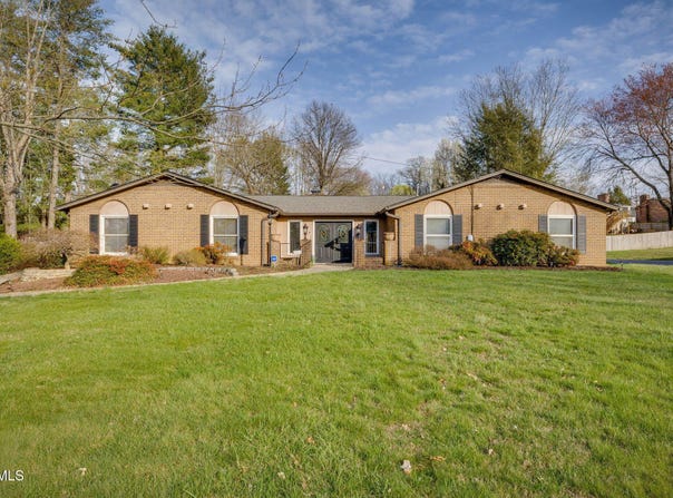 1019 Somerset Drive, Johnson City, TN 37604