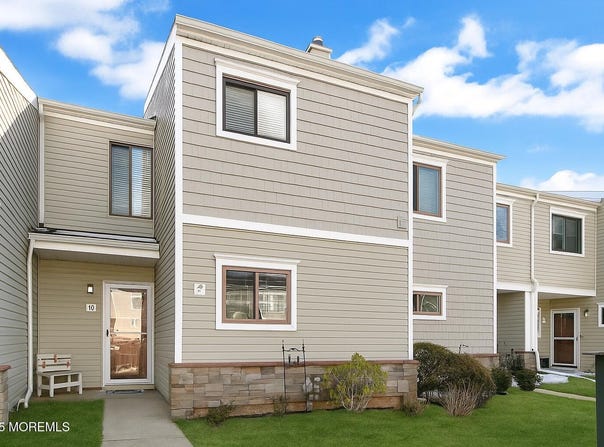 10 Ann Court, Tinton Falls, NJ 07724