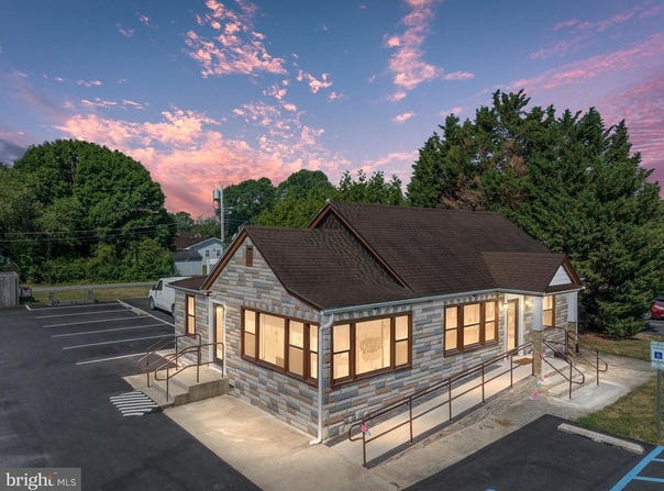 484 N DUPONT HWY, DOVER, DE 19901