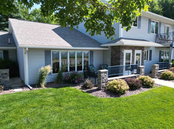 815 E Lakeshore DR, Storm Lake, IA 50588