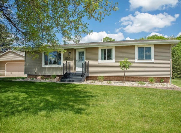 1307 SE 5th Avenue, Waverly, IA 50677