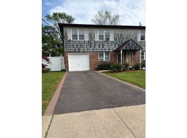 52B Evergreen, W Babylon, NY 11704