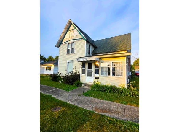 325 N Jefferson Street, Brook, IN 47922