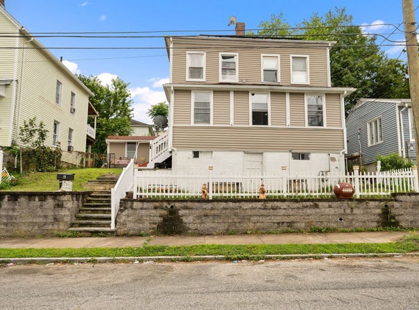 28 West High Street, New London, CT 06320
