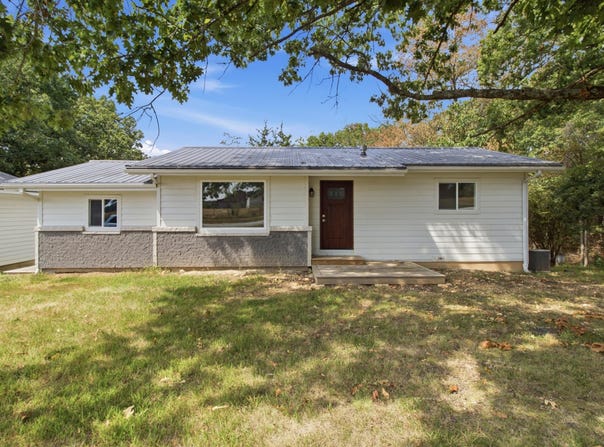 689 Oak Hill Drive Road, Houston, MO 65483