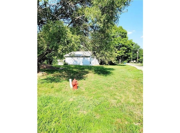 213 Pine Street, Colony, KS 66015