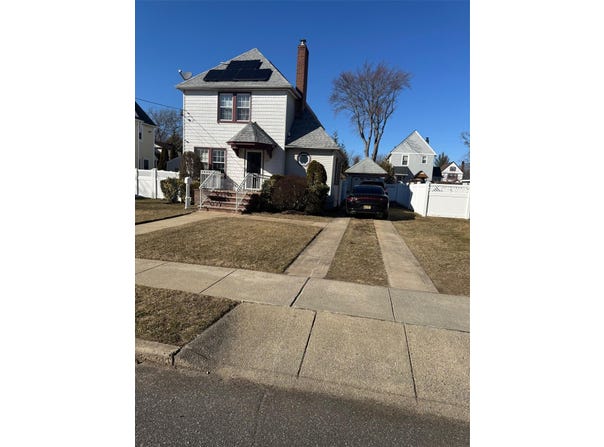 59 School Street, Malverne, NY 11565
