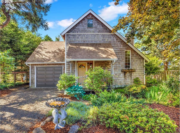 643 5TH St, Gearhart, OR 97138
