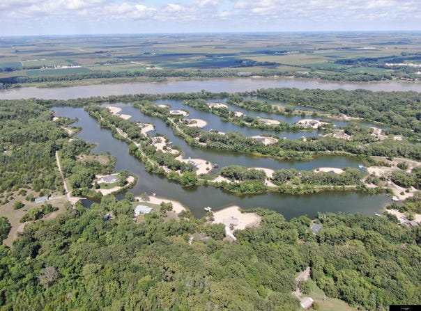 2334 Deer Hollow, Morse Bluff, NE 68648