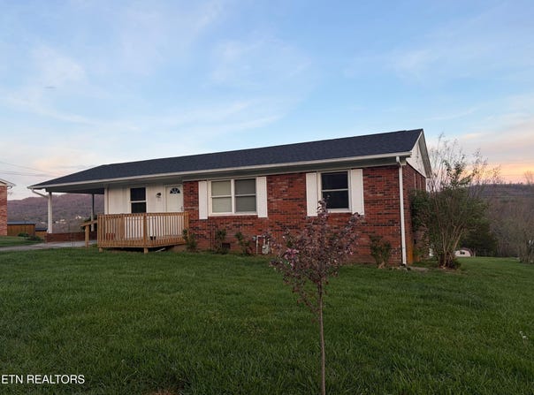 311 Whitaker St, Tazewell, TN 37879
