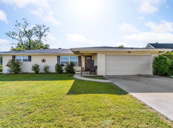 1303 N Church Street, Decatur, TX 76234