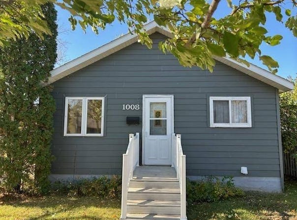 1008  Main Street, BOTTINEAU, ND 58318