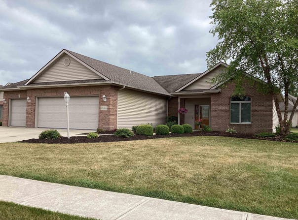 10414 Hawkstream Trail, Hoagland, IN 46745