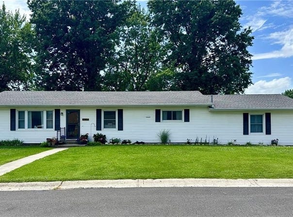 1755 Skier Point, Trenton, MO 64683