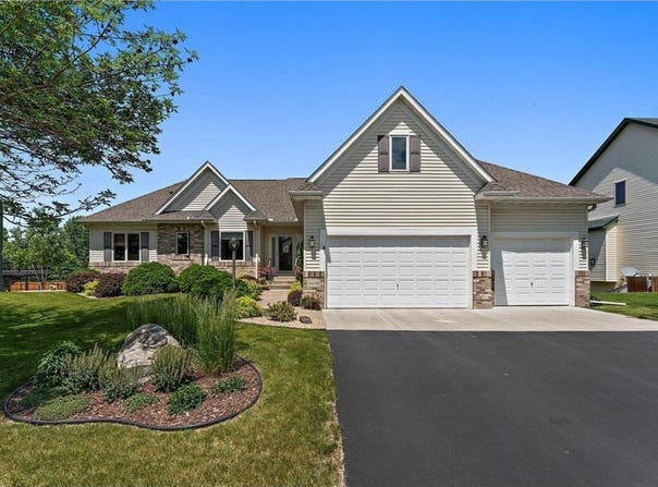 20190 Explorer Court N, Forest Lake, MN 55025