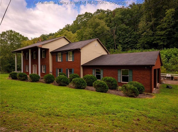 2079 Woods Drive, St Albans, WV 25177