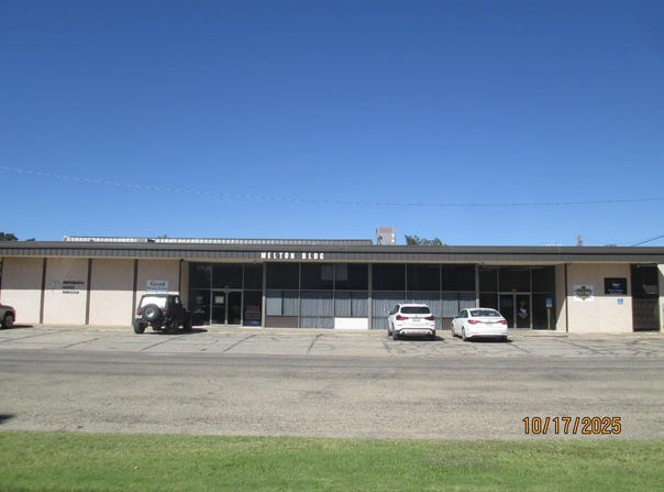 812 W 8th St, Plainview, TX 79072
