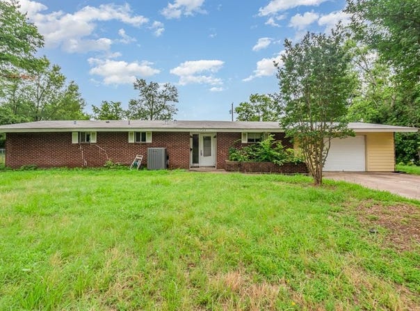 1705 Jefferson Street, Commerce, TX 75428