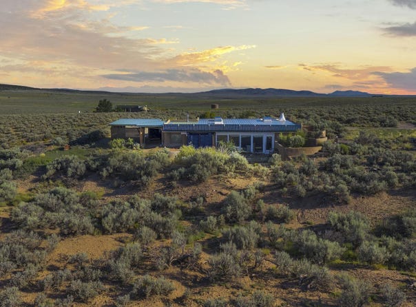 18 North Lemuria Road, Taos, NM 87577