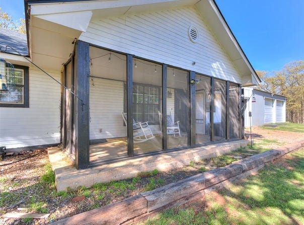 21201 E Montgomery Drive, McLoud, OK 74851