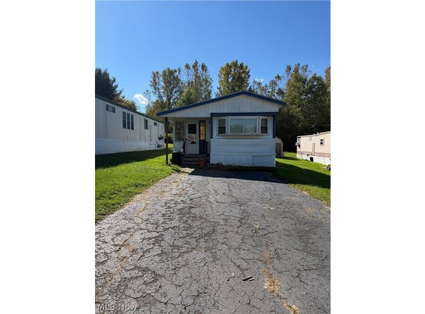 3481 Niles Cortland Road NE, Cortland, OH 44410