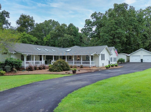 1307 Floyd Springs, Armuchee, GA 30105