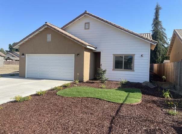 2018 E Seeger Avenue, Visalia, CA 93292