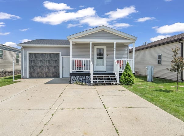 3200 Okoboji Avenue 106, Milford, IA 51351