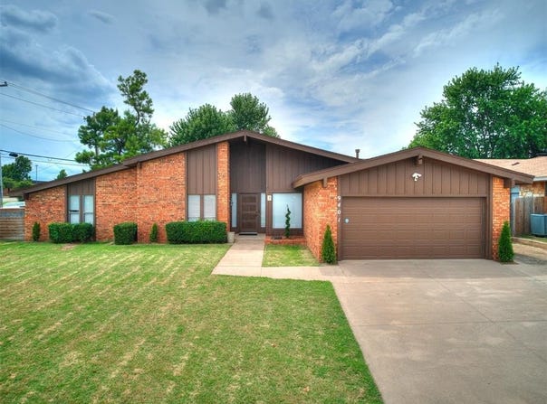9401 Briarcreek Drive, Oklahoma City, OK 73162