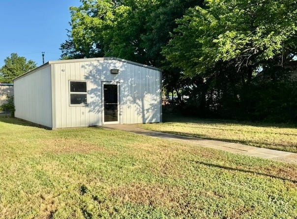 45 S Main St, Krebs, OK 74554