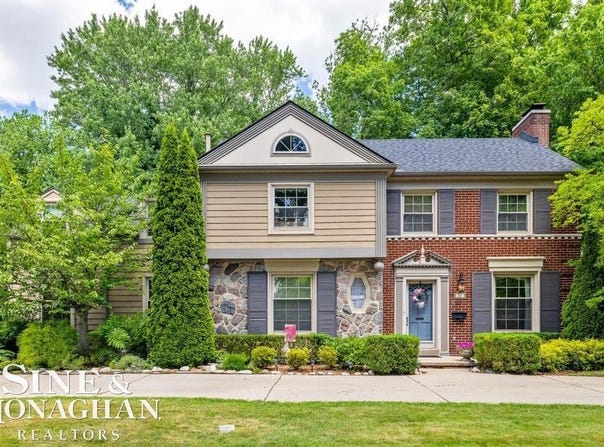 28 Hampton, Grosse Pointe Shores, MI 48236