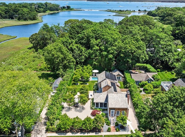 8 Fresh Pond Road, Sag Harbor, NY 11963