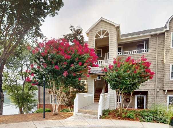 9816 Emerald Point Drive, Charlotte, NC 28278