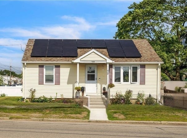 629 York Avenue, Pawtucket, RI 02861