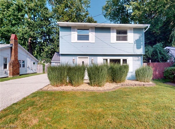 5707 Ivy Drive, Mentor on the Lake, OH 44060