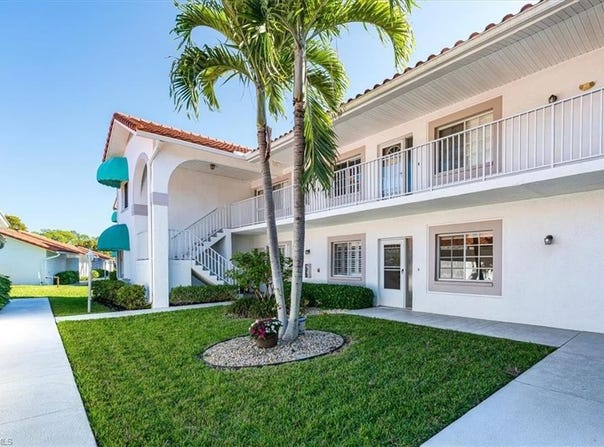 186 Gabriel Cir, NAPLES, FL 34104