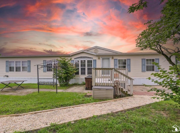 584 PINE TREE Court, Monroe, MI 48162